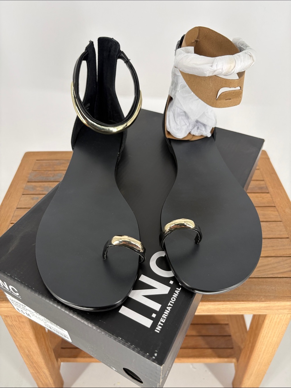 New Womens INC International Concepts Black Sandals with Gold Rings size 8.5 M - Picture 5 of 5